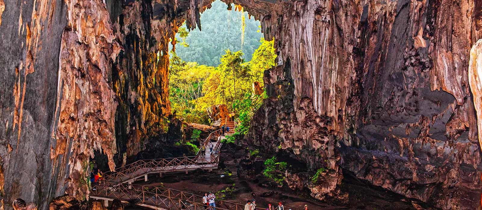 ¡Promociona tu negocio en Y Tú Qué Planes!