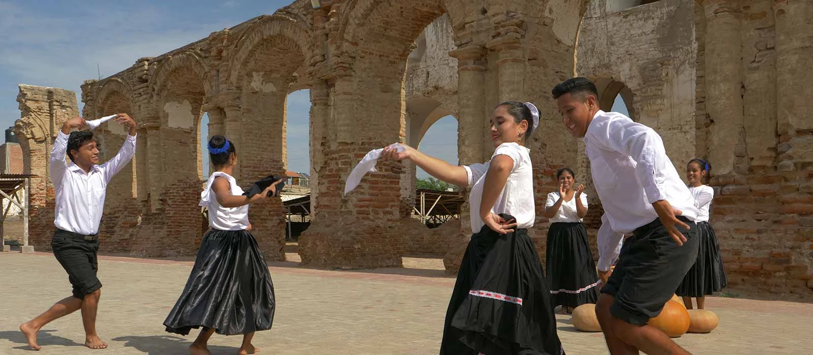 ¡Promociona tu negocio en Y Tú Qué Planes!