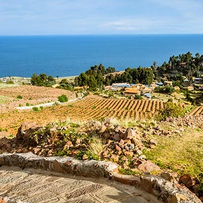 Celebra el aniversario de Amantaní y disfruta de sus tradiciones y encanto natural