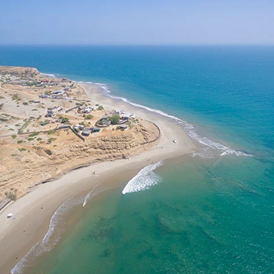 ¿Te gusta el surf? Descubre las mejores playas de Piura para vivir una aventura en las olas