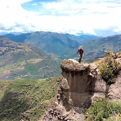 Explora Waqrapukara, el monumento que guarda secretos del poder y la cosmovisión andina.