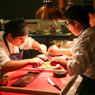 Recorre el Perú con sus platos bandera: aprende la receta en un minuto