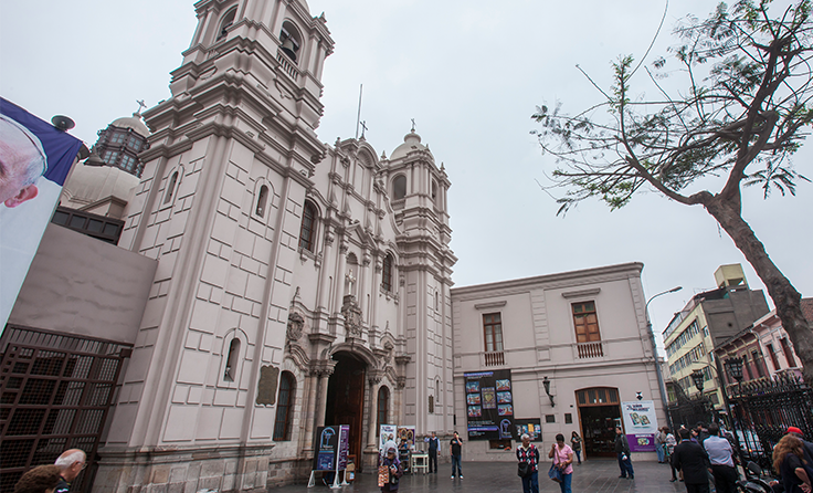 Iglesia Las Nazarenas y Santuario del Señor de los Milagros